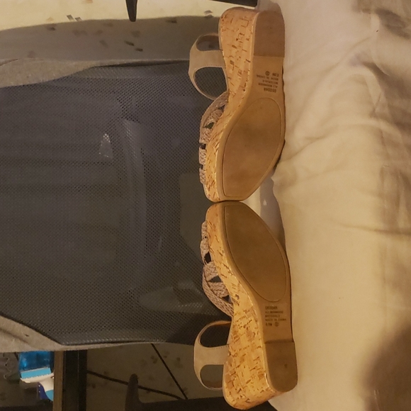 Grey and tan platform heels - Picture 4 of 4